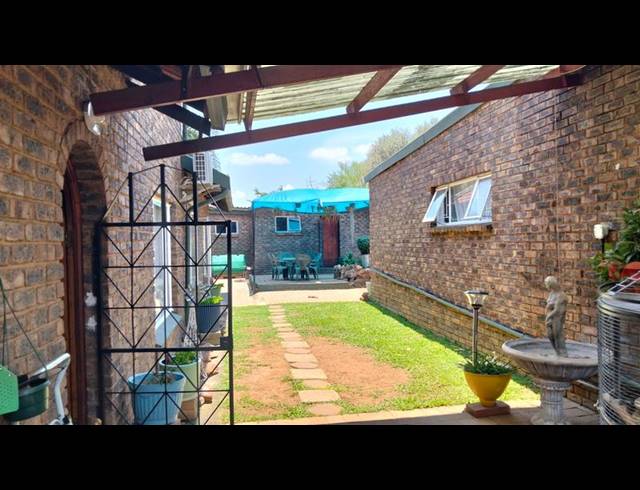 5 BEDROOM HOUSE FOR SALE IN SUIDERBERG